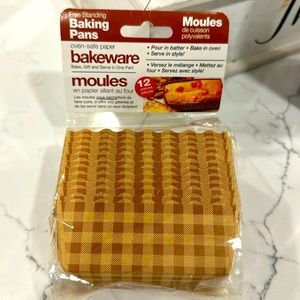 NWT Free Standing Baking Pans